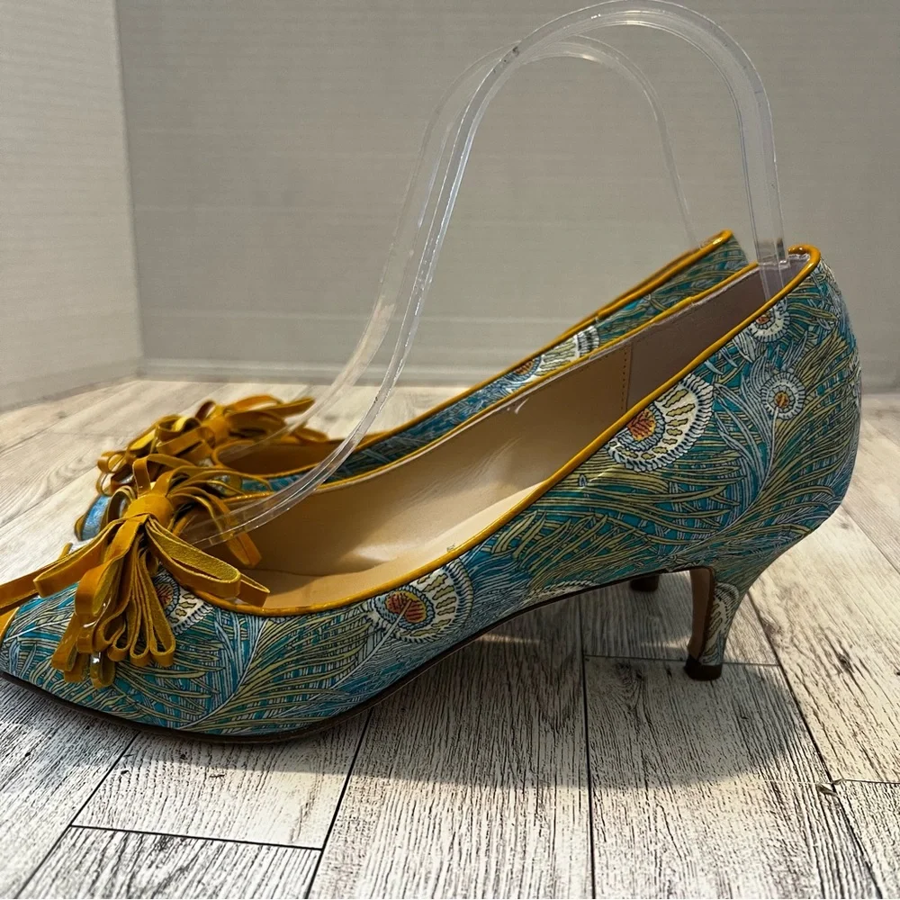 Butter by Lavorazione Artigiana Peacock Leather Bow Kitten Heel Size 7.5AA Italy